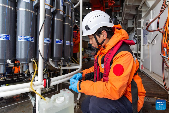 ??????????????????? ?????? 40 ?????? ?????????????????????????????? “?????????-2” (Xuelong 2) ???????????????????